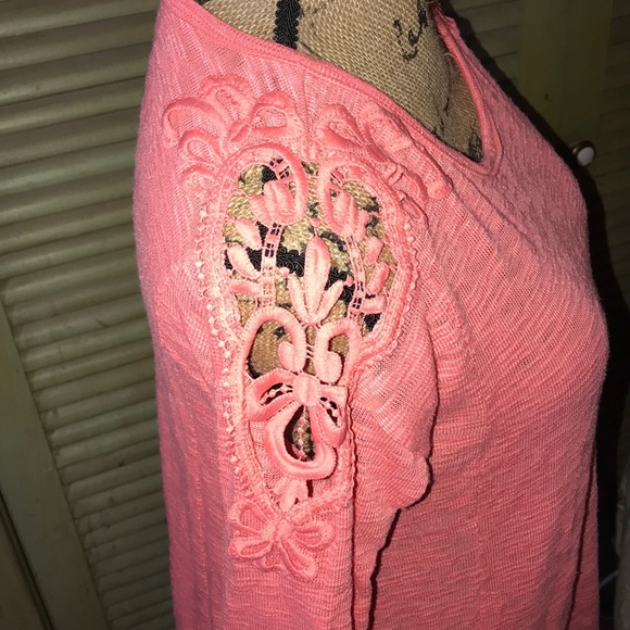 Coral lightweight sweater with lace shoulder - Picture 5 of 7